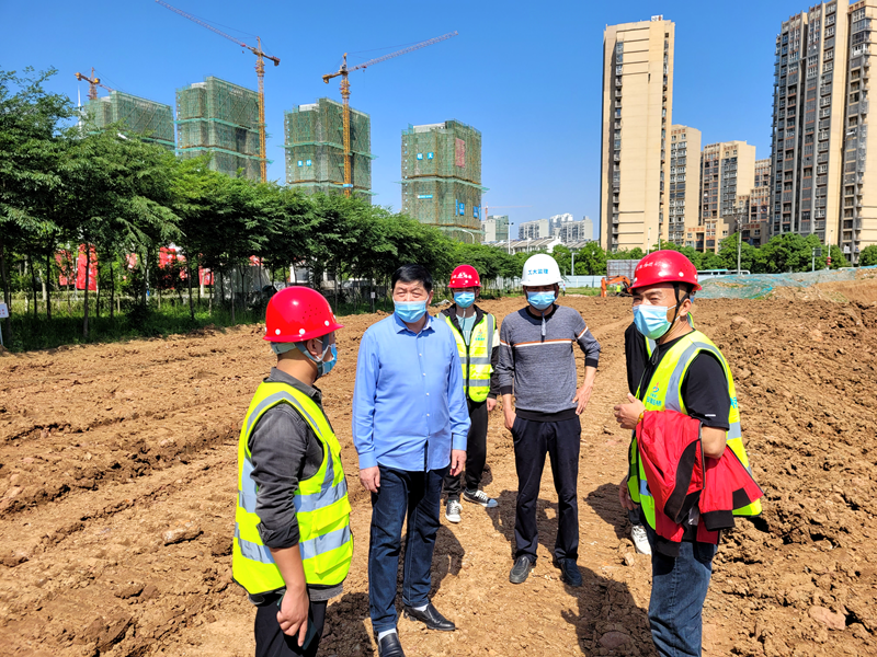六安市重點工程建設管理處黨組書記、主任陳斌到長安路南延項目調(diào)研復工復產(chǎn)工作